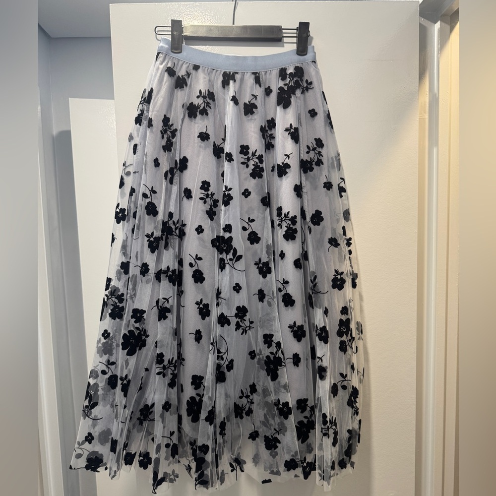 Elegant light blue tulle midi skirt with black velvet flowers
